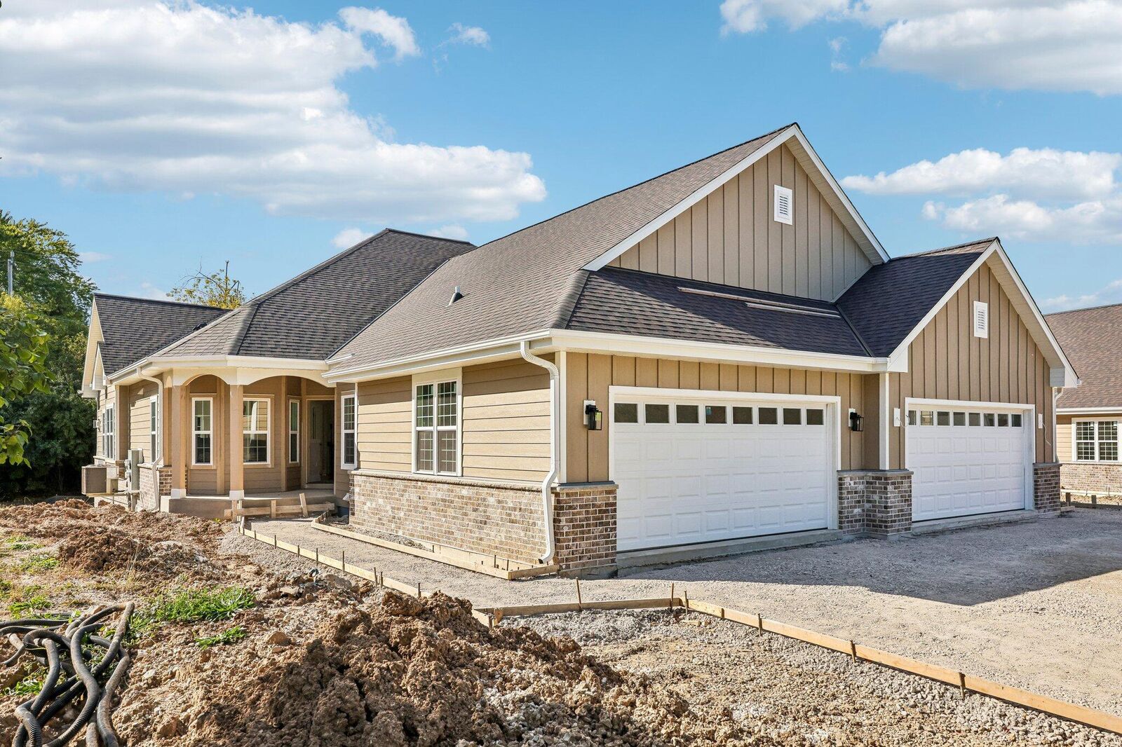 Property Photo:  6777 S Prairiewood Ln  WI 53132 