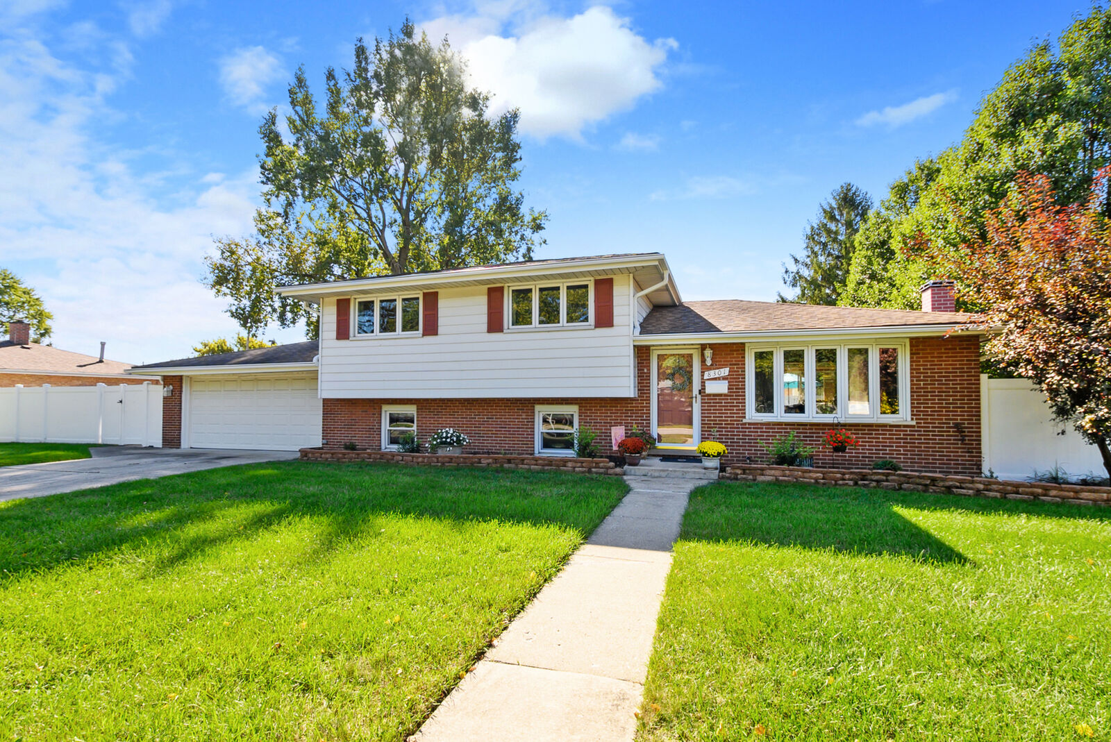 Property Photo:  8301 Narragansett Avenue  IL 60459 