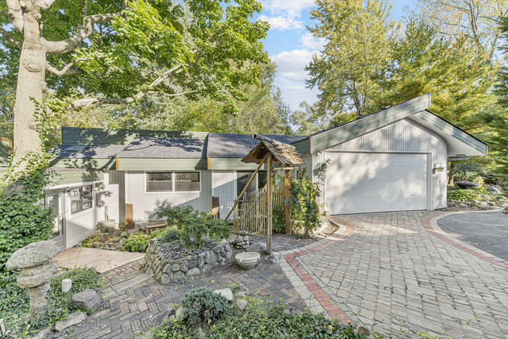 Property Photo: 402 Channel Drive IL 60042