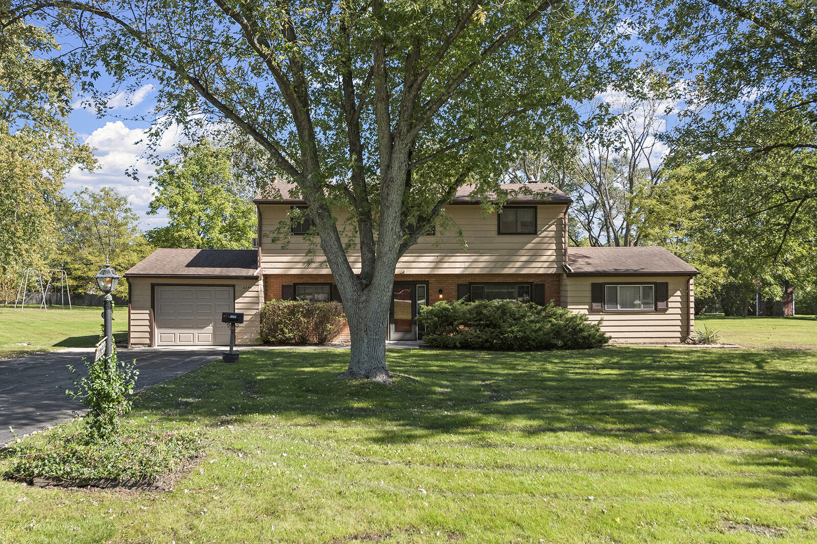 Property Photo:  2244 Heathercliff Drive  IL 60048 