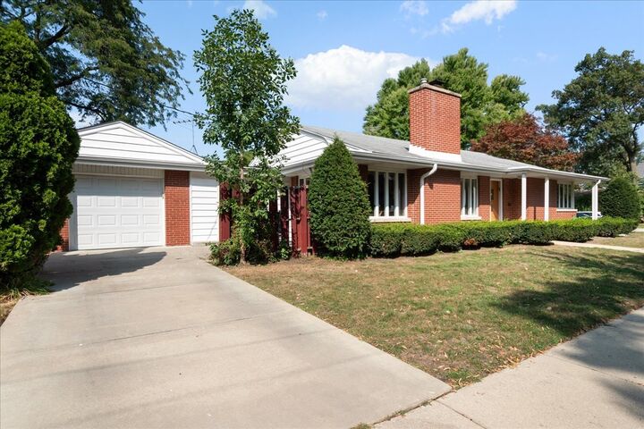 Property Photo: 3902 Greenleaf Street IL 60076