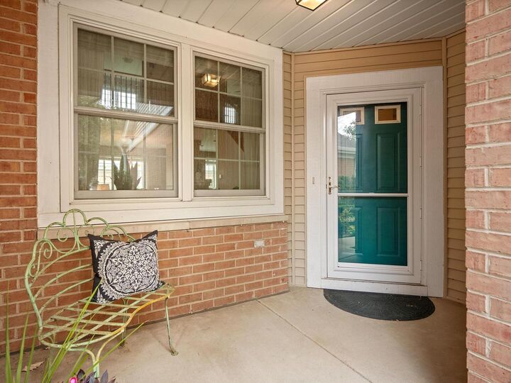 Property Photo: 2596 Camberley Circle IL 60154