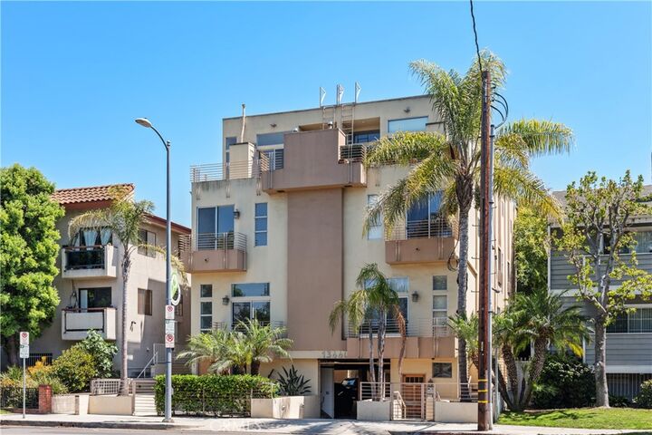 Property Photo: 13440 Moorpark Street 101 CA 91423