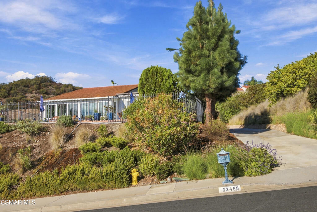 Property Photo:  32458 Saddle Mountain Drive  CA 91361 