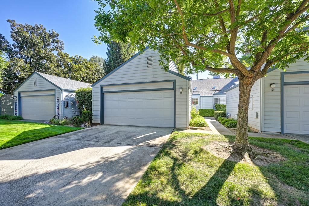 Property Photo: 3813 Pasadena Avenue 14 CA 95821