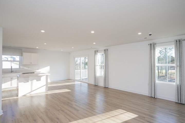 Property Photo: 715 Cottage Dr TN 38401