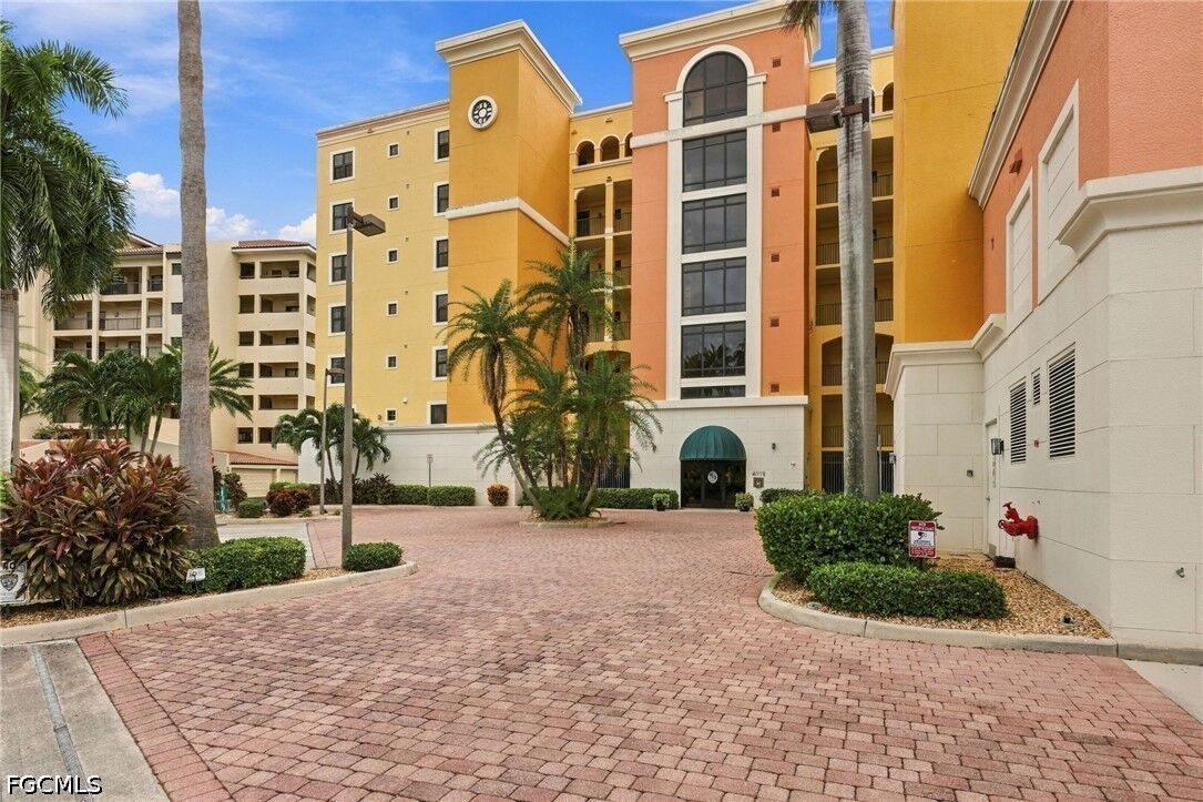 Property Photo:  4029 SE 20th Place 101  FL 33904 