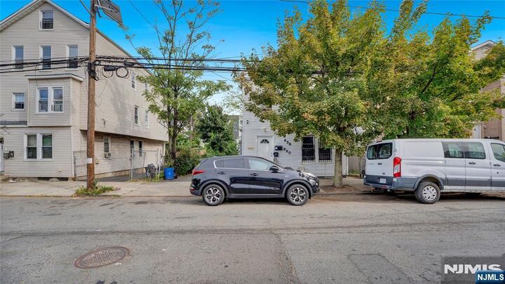 Property Photo:  658-660 12th Street  NJ 07103 