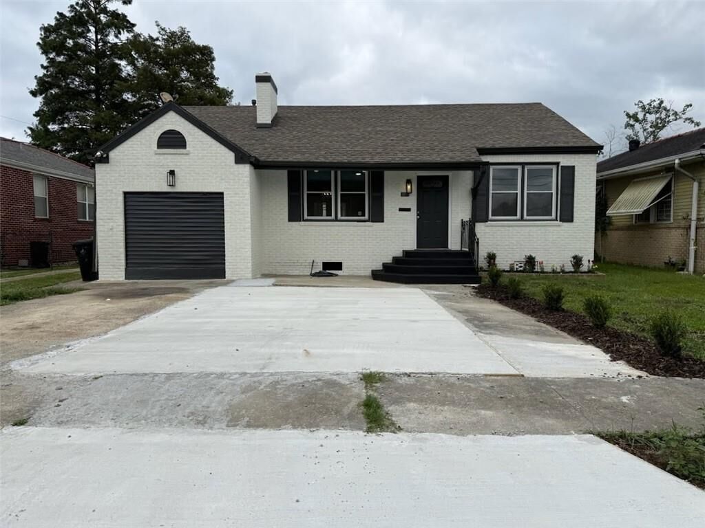 Property Photo:  5779 Vermillion Boulevard  LA 70122 