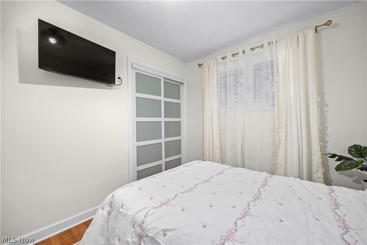 Property Photo:  837 E Dartmoor Avenue  OH 44131 