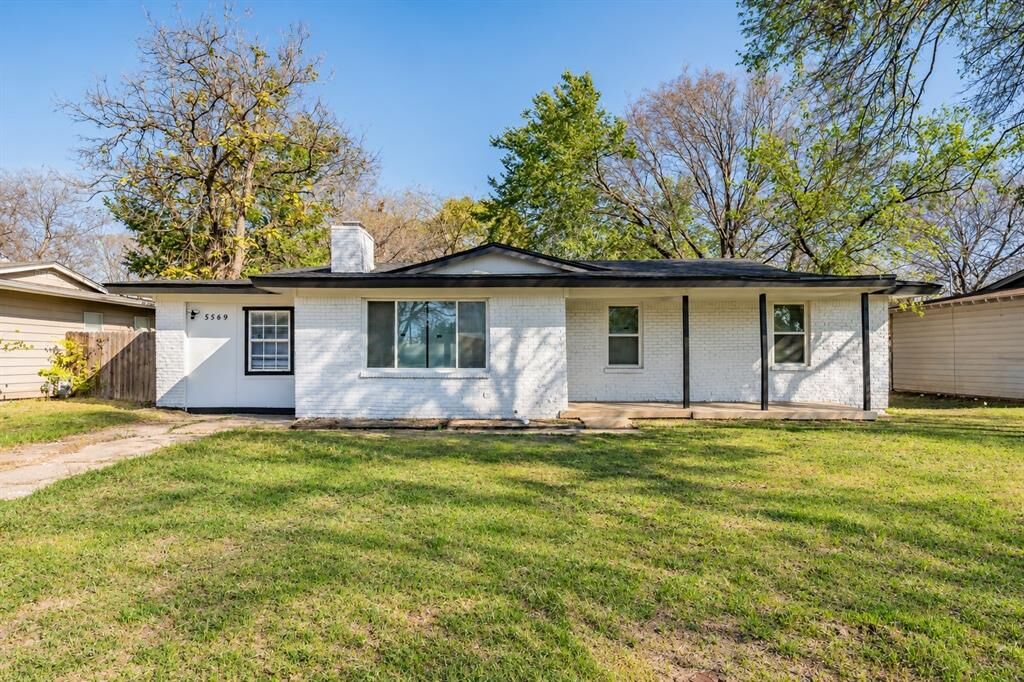 Property Photo: 5569 Burton Avenue TX 76119