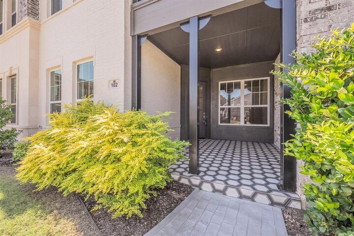 Property Photo: 305 Sunset Lane 102 TX 76114