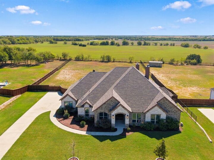 Property Photo:  420 Dove Meadow Trail  TX 75167 