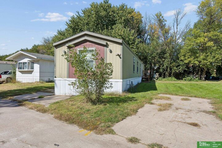 Property Photo:  1075 W 8th Street 2  NE 68649 