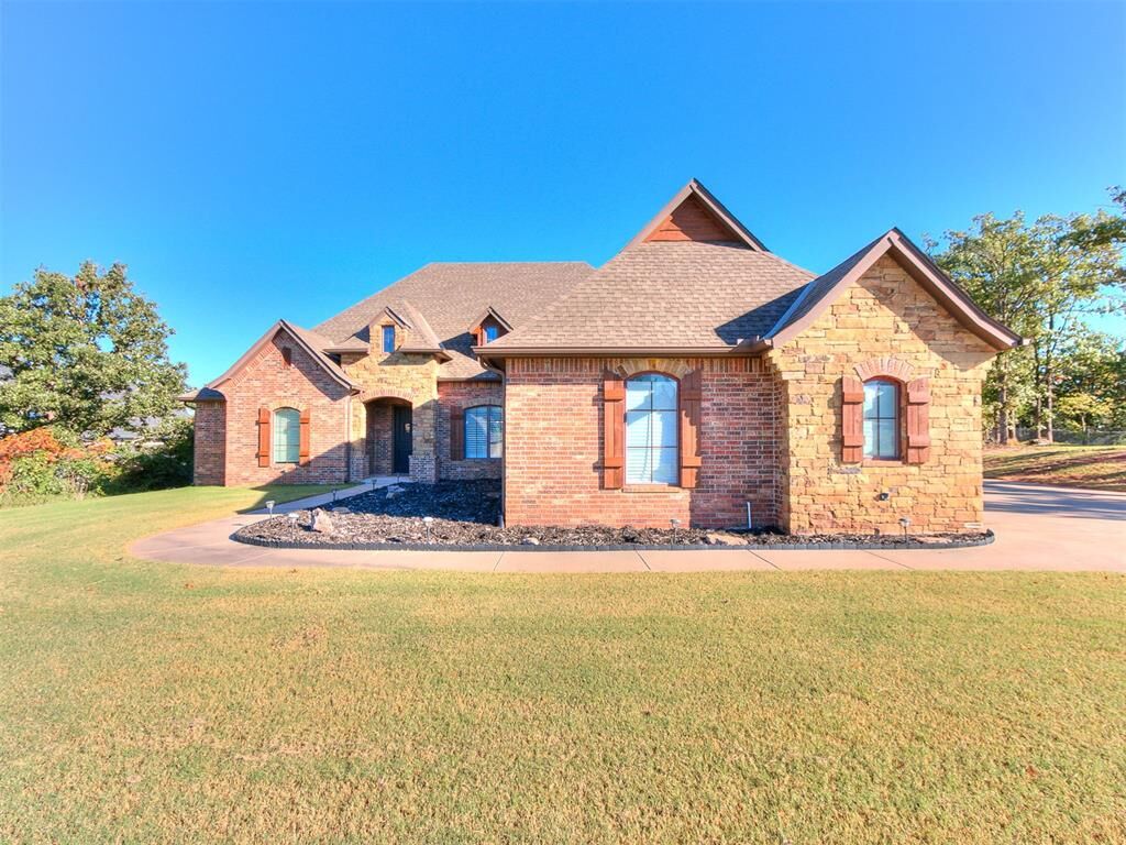 Property Photo: 17013 Reedser Way OK 73020