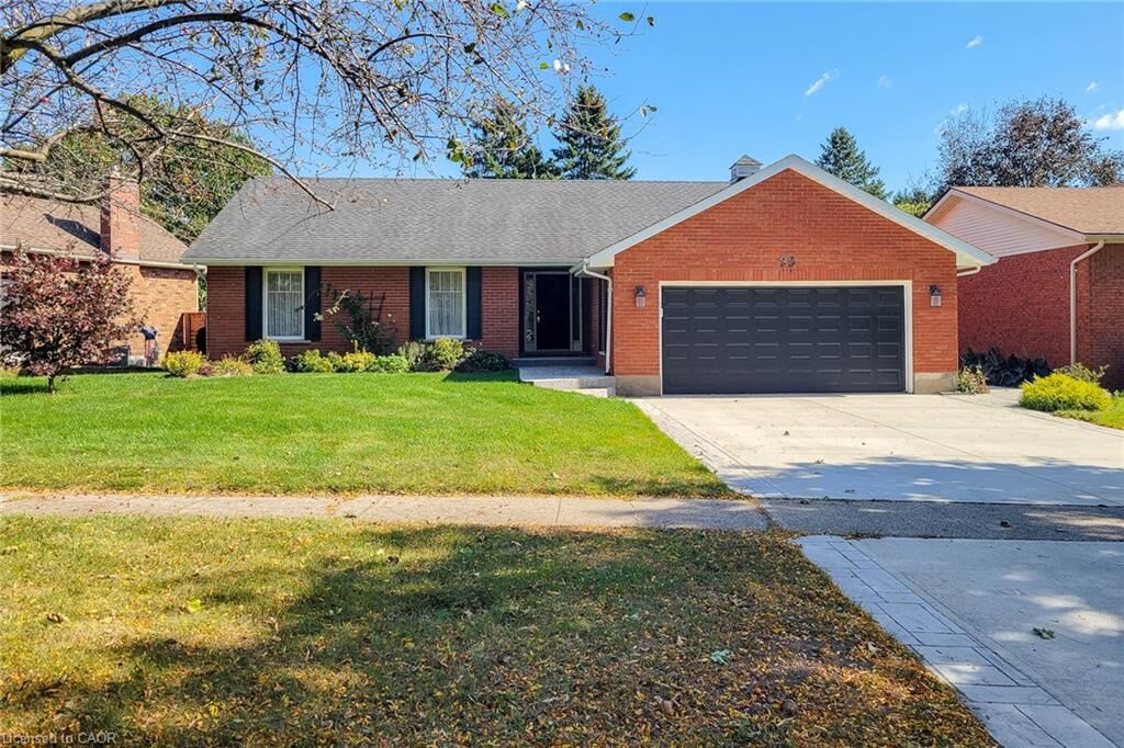 Property Photo:  33 Woodstream Boulevard  ON L0S 1E1 