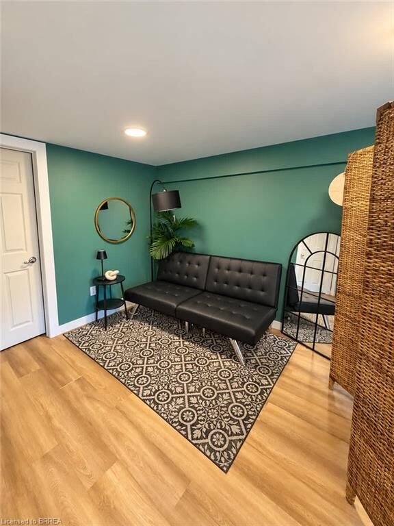 Property Photo:  42 Spring Street 2  ON N3T 4M5 