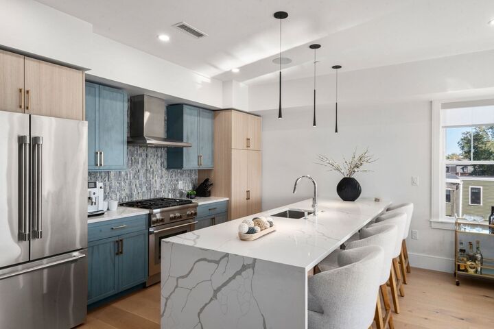 Property Photo:  527 East 7th Street Ph7  MA 02127 