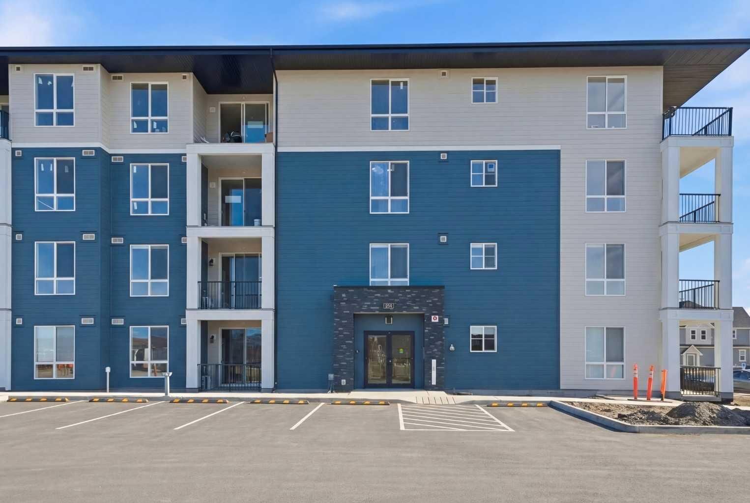 Property Photo:  47 Creekview Gardens SW 1105  AB T2X 4Y1 