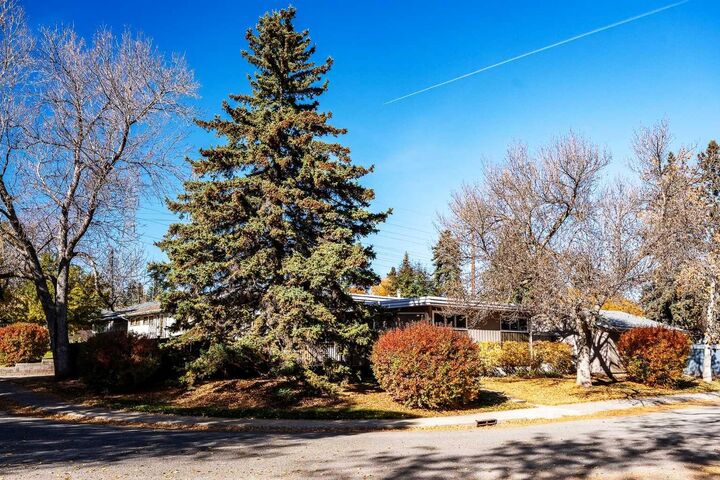 Property Photo:  163 Westwood Drive SW  AB T3C 2W2 