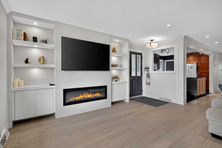 Property Photo:  21 Rossmere Road SW  AB T3C 2N8 