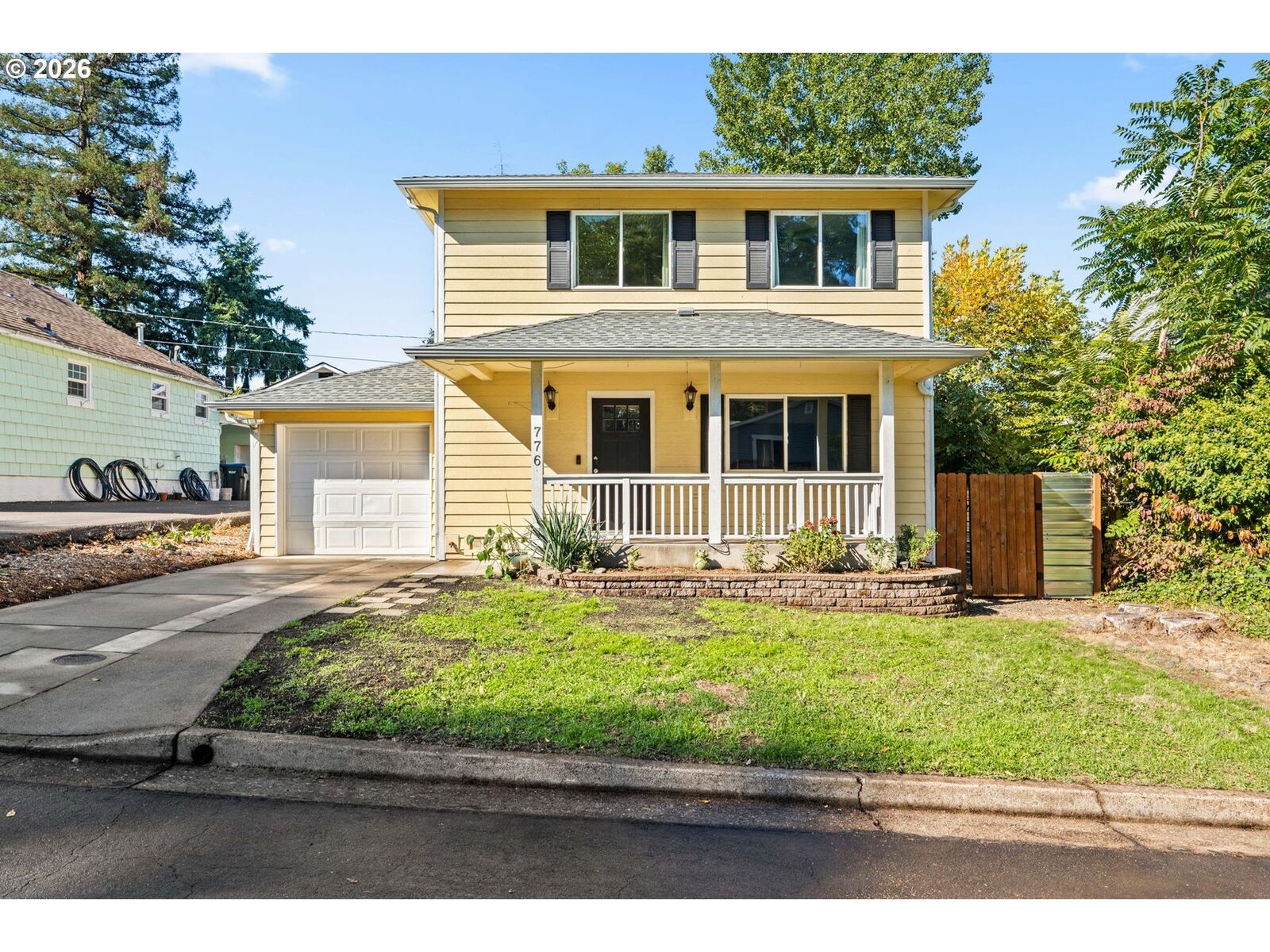 Property Photo:  776 W Altamont St  OR 97471 