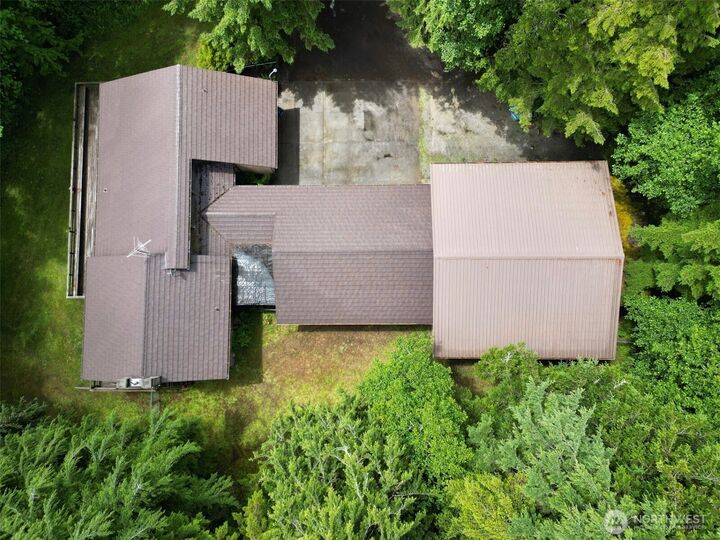 Property Photo: 1736 State Route 101 WA 98624