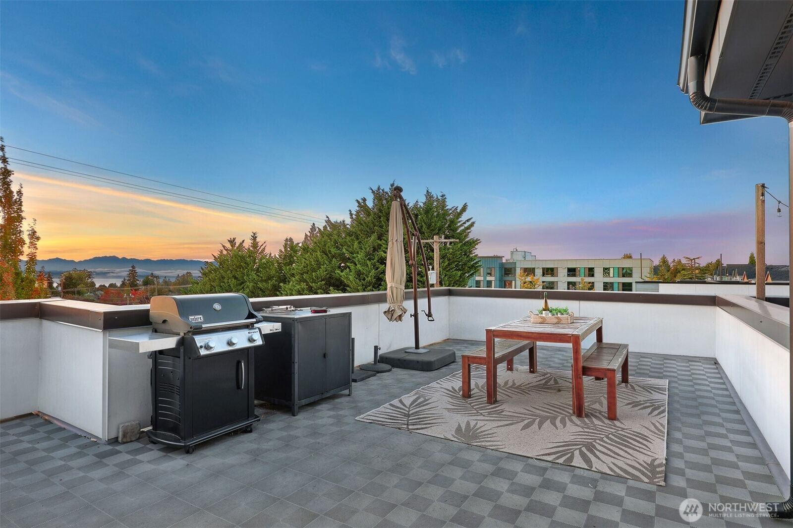 Property Photo:  6325  34th Avenue SW C  WA 98126 