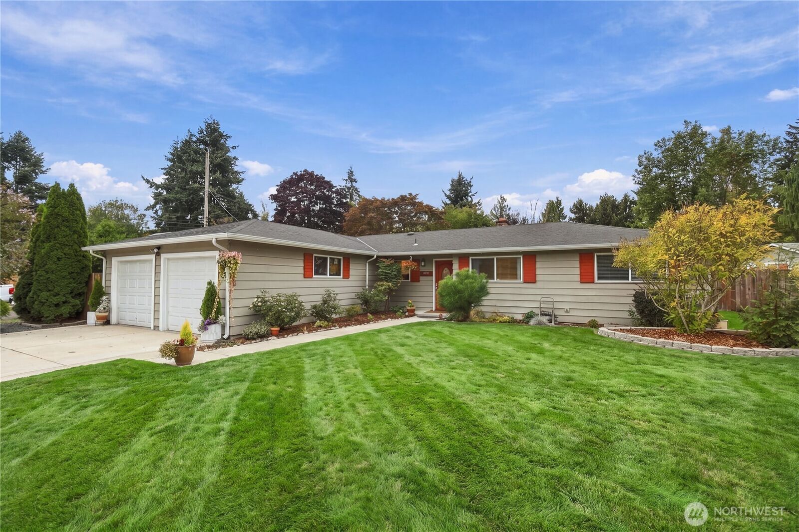 Property Photo: 15403 Corliss Place N WA 98133