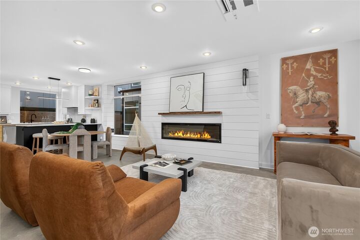 Property Photo:  5011  Fauntleroy Way SW B  WA 98136 