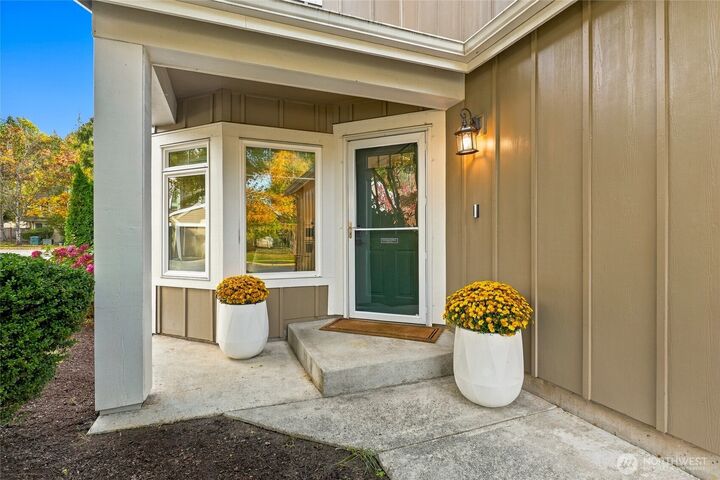 Property Photo: 9234 159th Place NE 102 WA 98052
