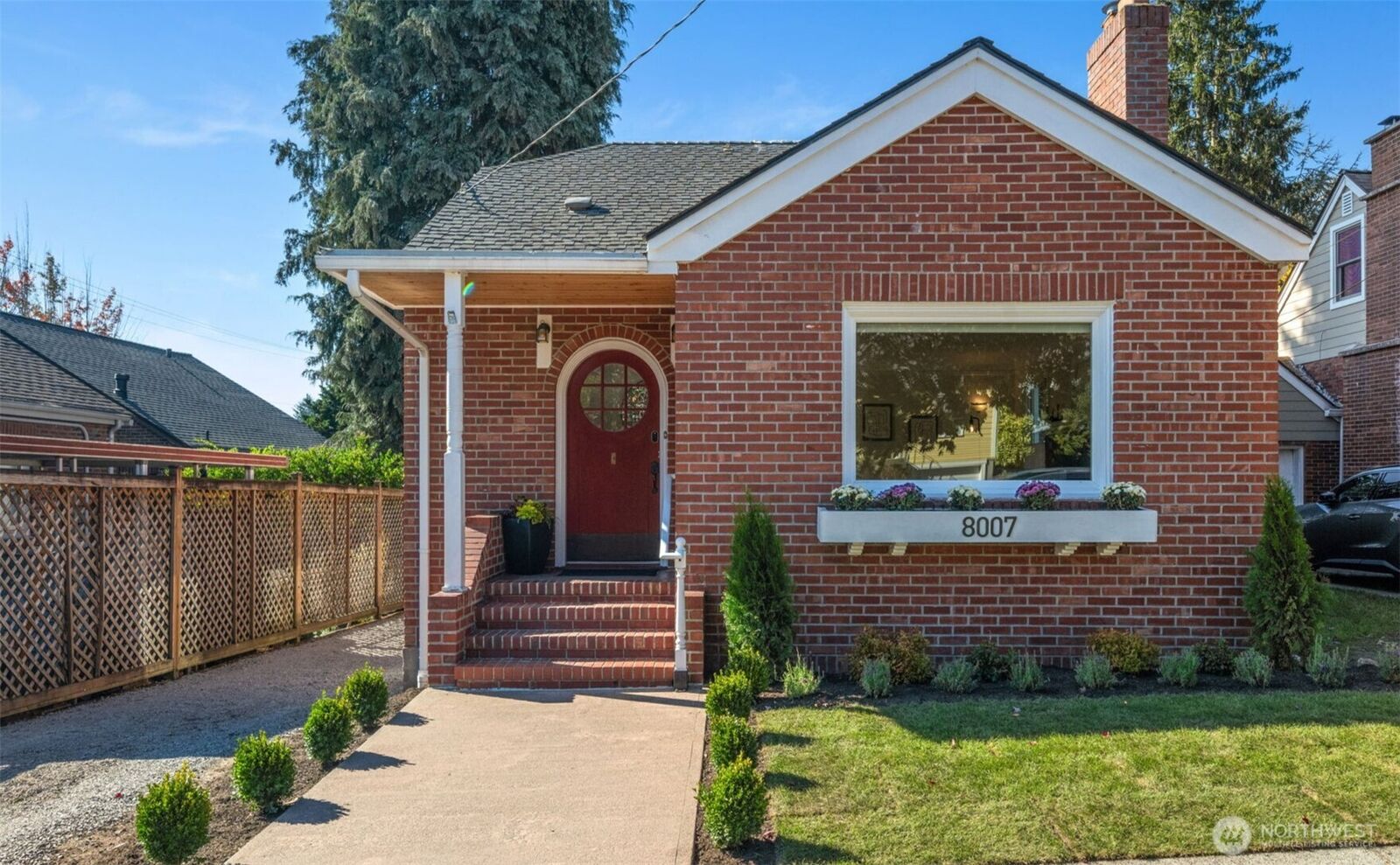 Property Photo: 8007 Wallingford Avenue N WA 98103