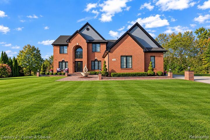 Property Photo:  653 Holbrooke Drive  MI 48187 