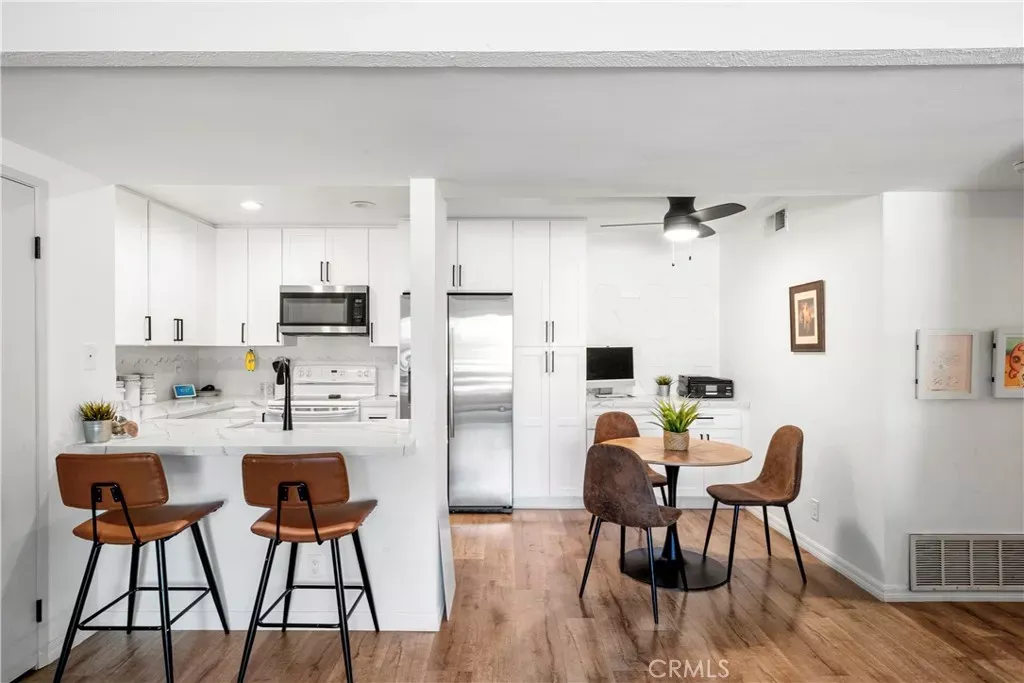Property Photo:  25712 Le Parc #22  CA 92630 