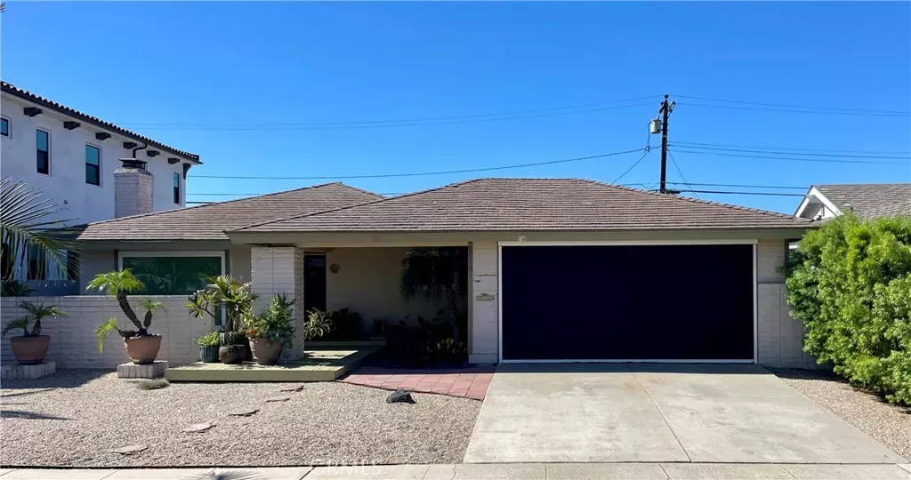 Property Photo:  22181 Malibu Lane  CA 92646 