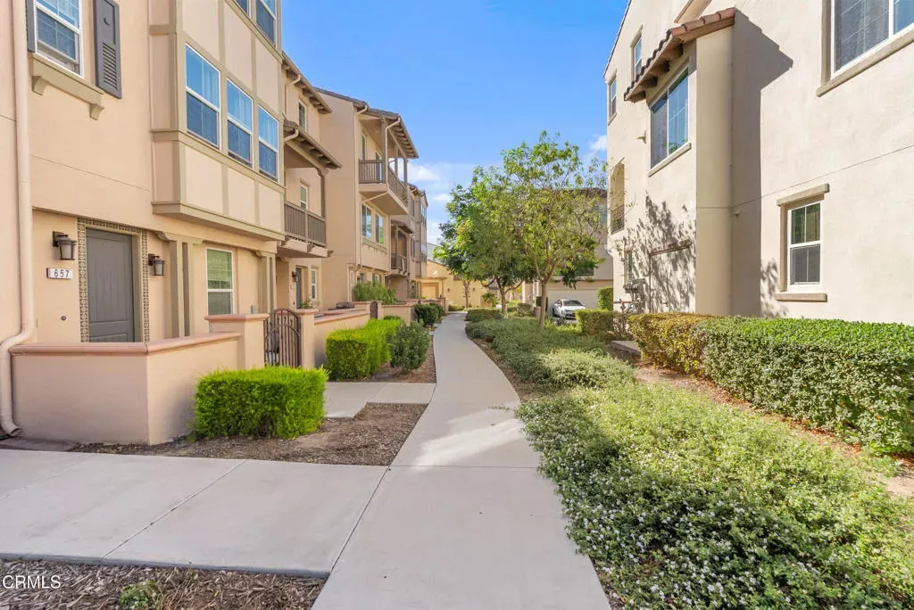 Property Photo:  643 Pioneer Street  CA 93010 