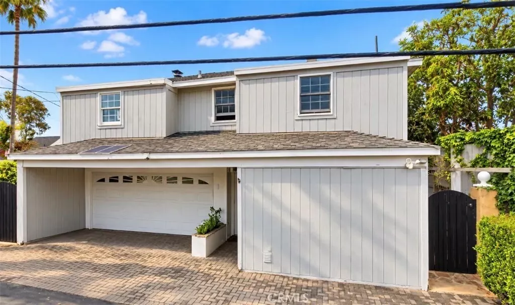 Property Photo:  676 Glenneyre Street  CA 92651 