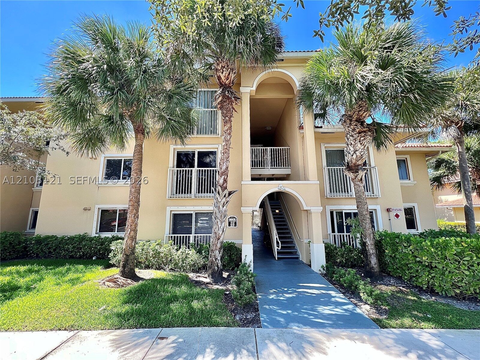 Property Photo: 9905 Westwood Dr 25-3 FL 33321