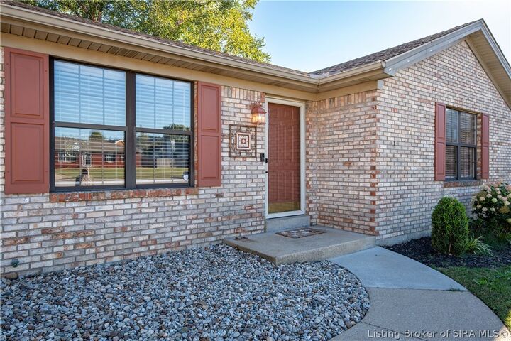Property Photo:  81 Fieldstone Court  IN 47150 