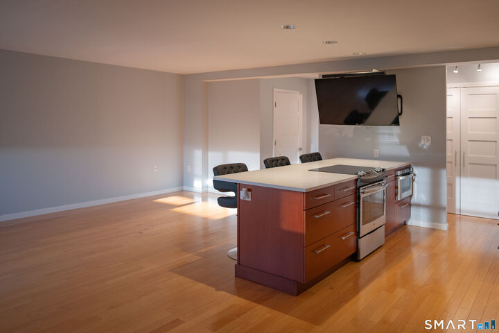 Property Photo:  893 Farmington Avenue 6F  CT 06119 