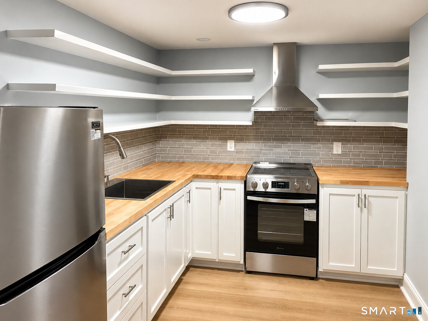 Property Photo:  433 Federal Road  CT 06804 