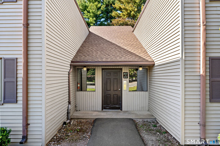 Property Photo:  609 Twin Circle Drive 609  CT 06074 