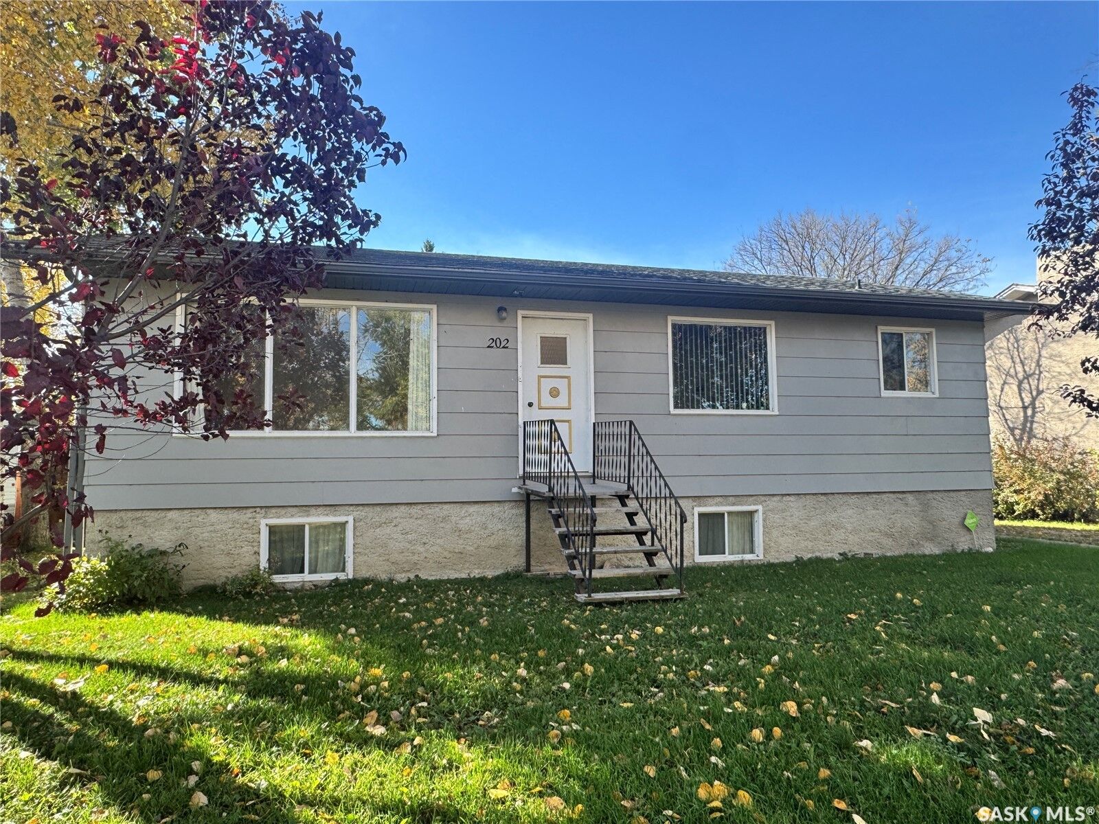 Property Photo:  202 4th Avenue  SK S0K 2K0 