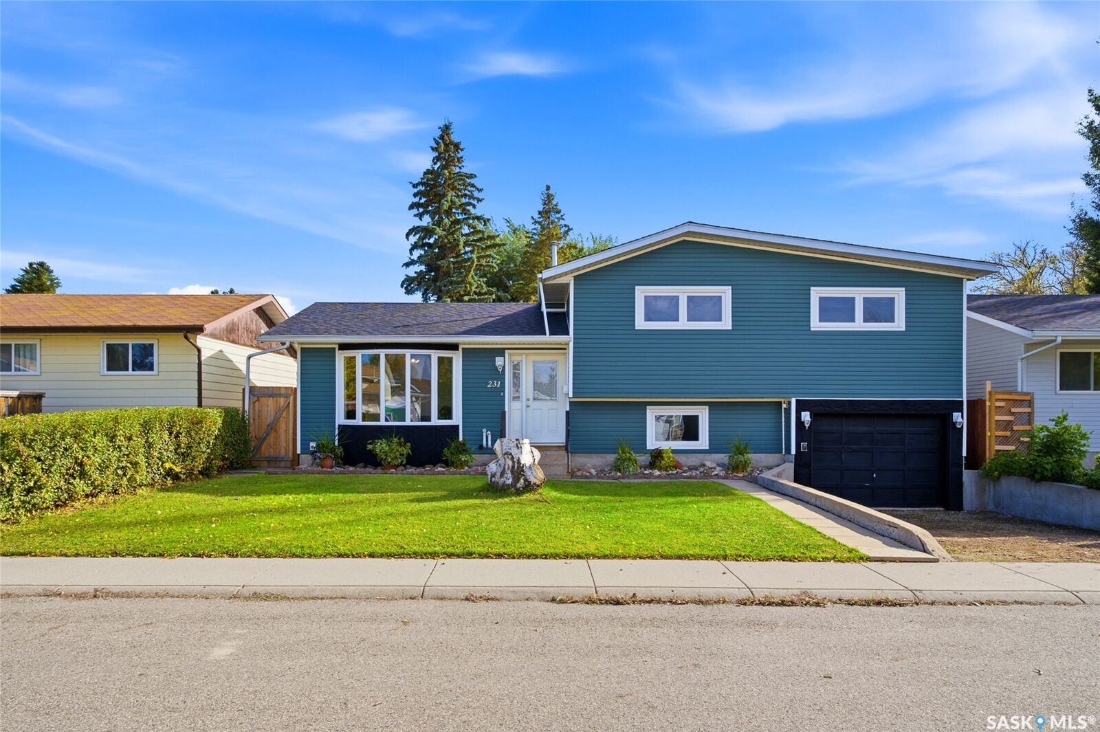 Property Photo:  231 Priel Crescent  SK S7M 4P6 