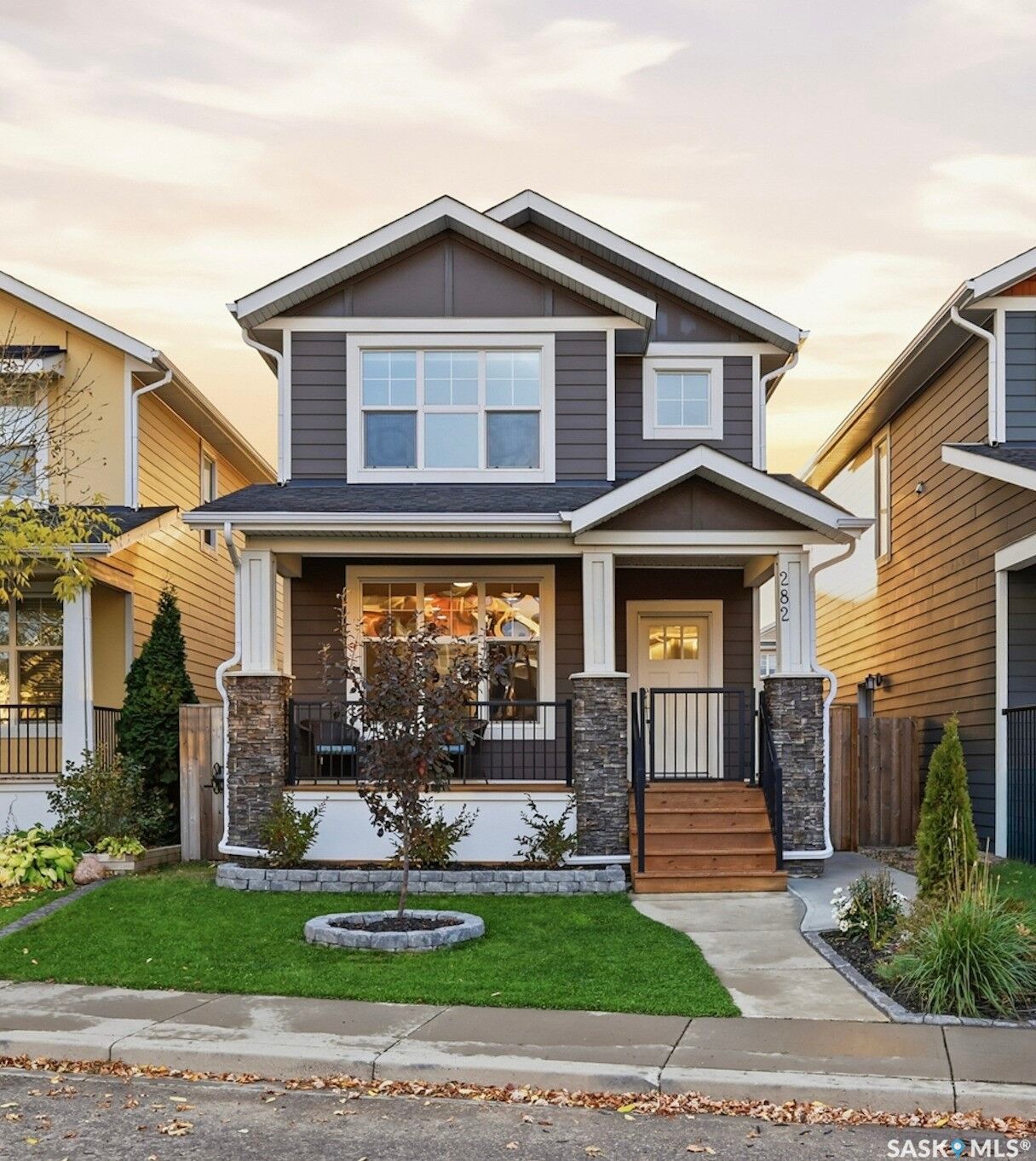 Property Photo:  282 Eaton Crescent  SK S7V 0H4 