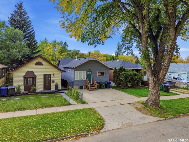 Property Photo:  1417 G Avenue N  SK S7L 2A8 