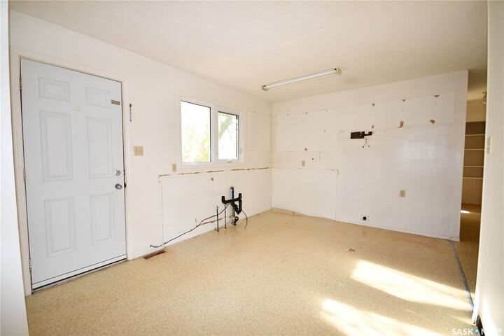 Property Photo:  811 Main Street  SK S0J 0E0 