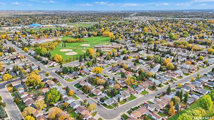 Property Photo: 238 Sherry Crescent SK S7M 5R5