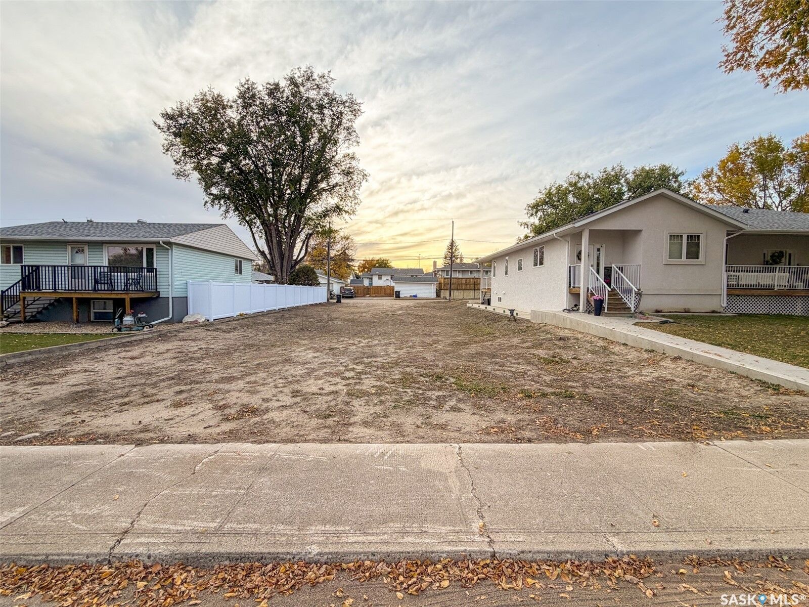 Property Photo:  262 14th Avenue NE  SK S9H 2W7 