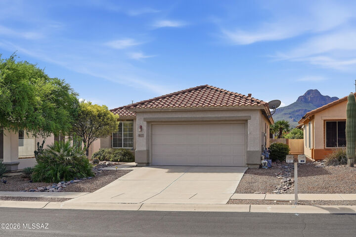 Property Photo: 8127 W Cottonwood Wash Way AZ 85743